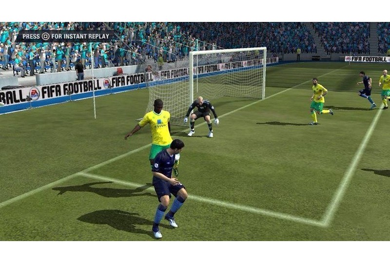 Fifa vita. FIFA Football (PS Vita). EA Sports FIFA Football PS Vita. ФИФА 14 PS Vita управление.